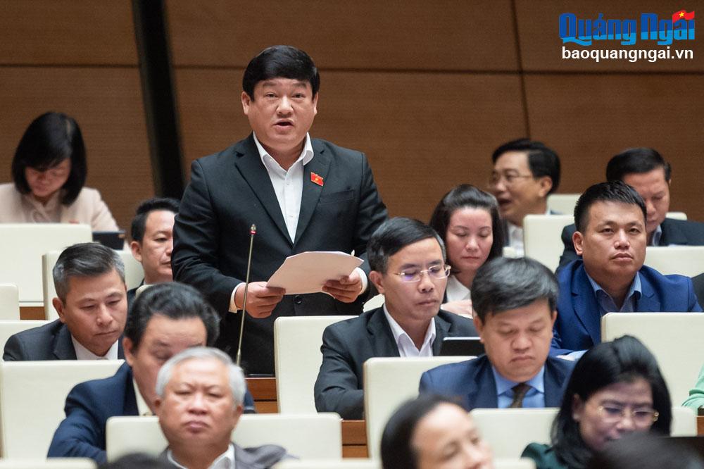 Đoàn ĐBQH tỉnh Quảng Ngãi tham gia góp ý Dự thảo Luật Các Tổ chức tín dụng (sửa đổi)