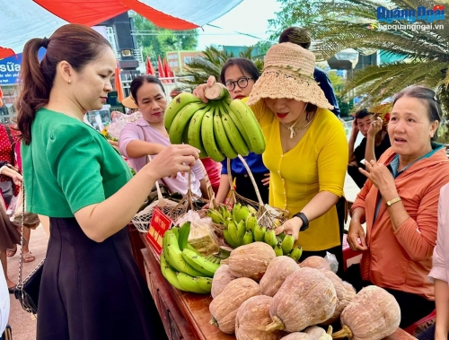“Phiên chợ hàng Việt về nông thôn” tại xã Nghĩa Kỳ