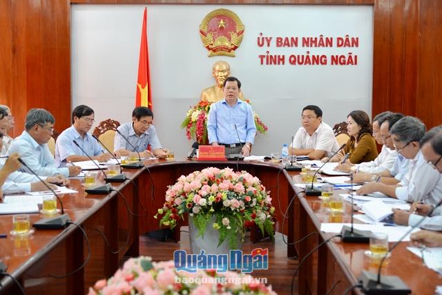 Phó Chủ tịch UBND tỉnh Đặng Văn Minh phát biểu chỉ đạo tại cuộc họp