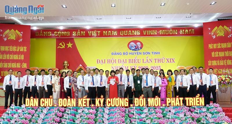 BCH Đảng bộ huyện Sơn Tịnh khóa XIX, nhiệm kỳ 2020-2025 ra mắt đại hội