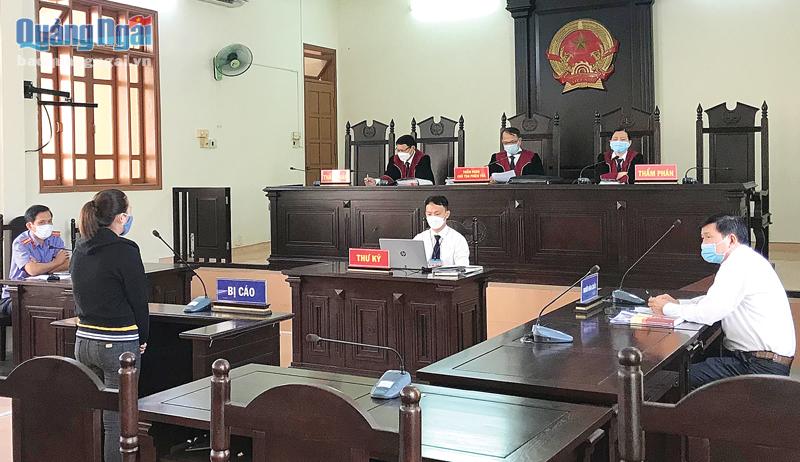 Tòa án nhân dân tỉnh thực hiện nghiêm các biện pháp phòng, chống dịch Covid-19 tại các phiên tòa.