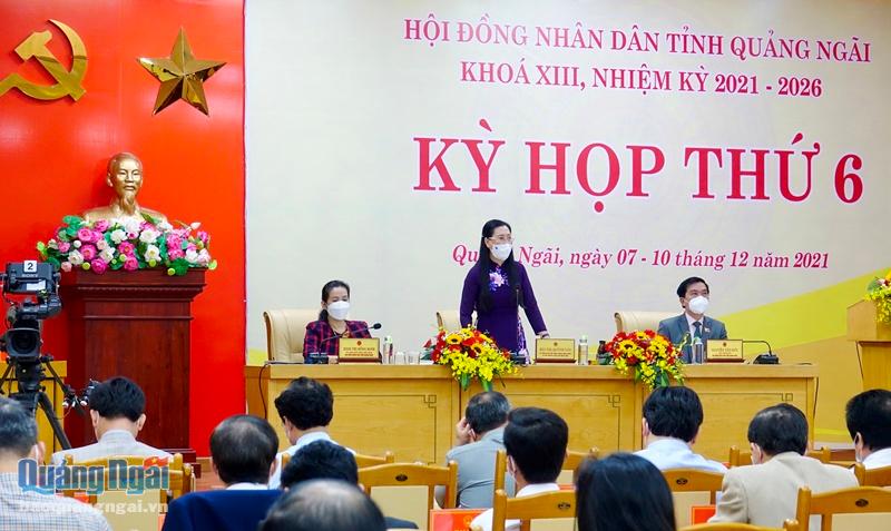 Ủy viên Trung ương Đảng, Bí thư Tỉnh ủy, Chủ tịch HĐND tỉnh Bùi Thị Quỳnh Vân phát biểu kết luận phiên chất vấn