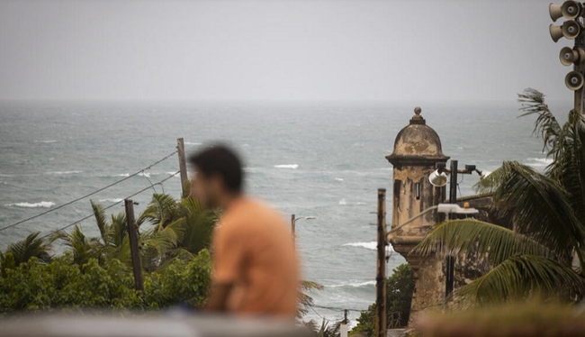 Bãi biển trước khi bão Fiona đổ bộ vào Puerto Rico, ngày 17/9/2022. (Ảnh: AP)