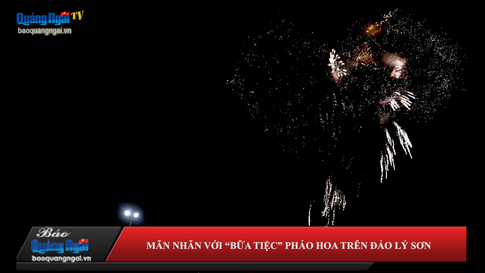 Video: Mãn nhãn với "bữa tiệc" pháo hoa trên đảo Lý Sơn
