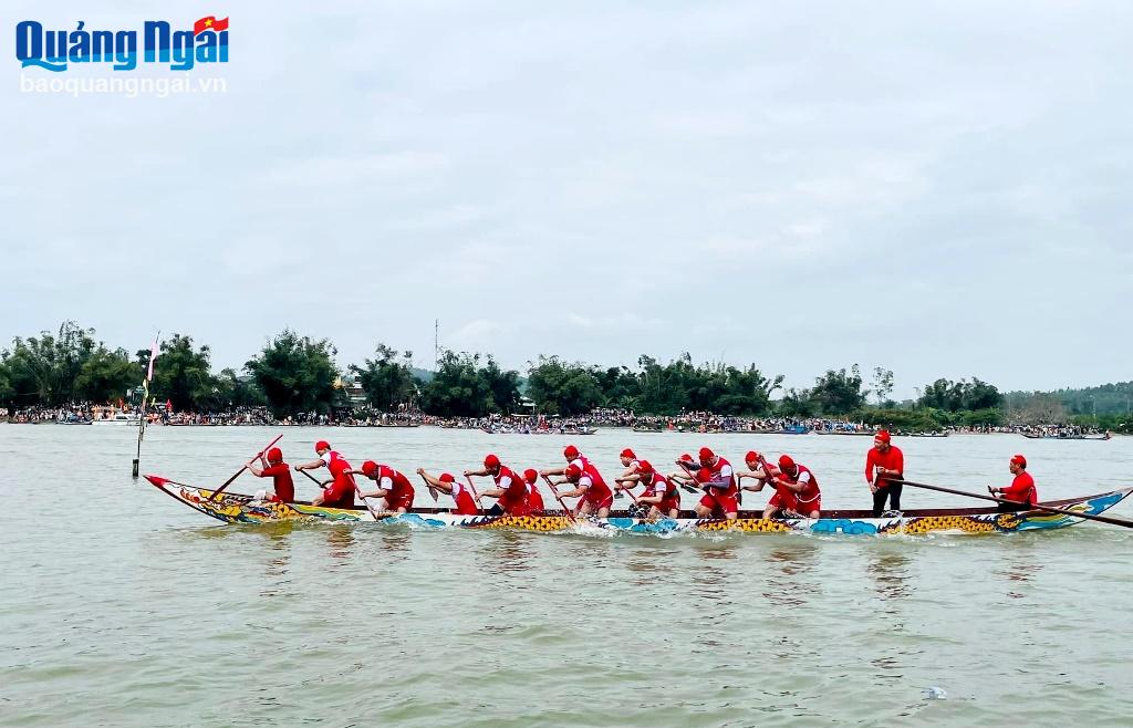 Lễ hội đua thuyền truyền thống xã Tịnh Long là di sản văn hóa phi vật thể quốc gia