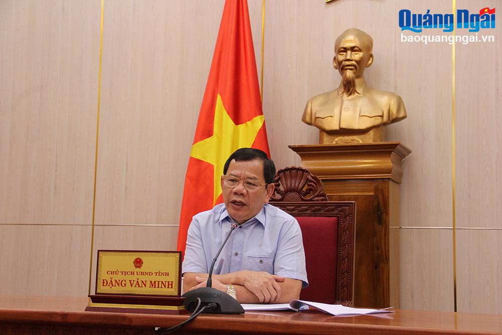 Chủ tịch UBND tỉnh Đặng Văn Minh phát biểu chỉ đạo tại cuộc họp.
