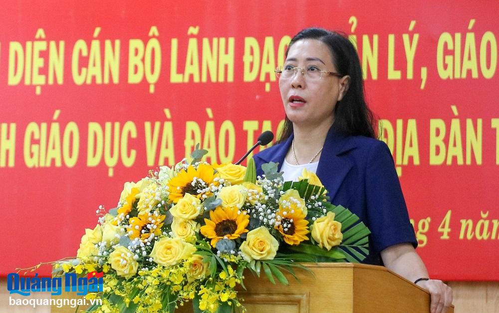 Bí thư Tỉnh ủy, Chủ tịch HĐND tỉnh Bùi Thị Quỳnh Vân phát biểu kết luận buổi đối thoại.