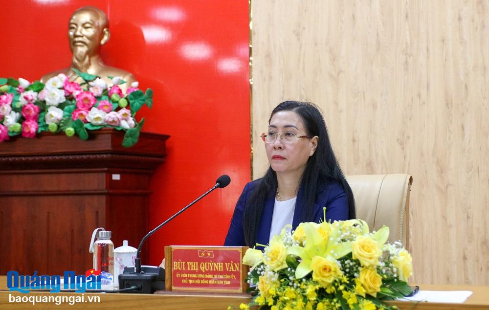 Bí thư Tỉnh ủy, Chủ tịch HĐND tỉnh Bùi Thị Quỳnh Vân chủ trì buổi đối thoại cán bộ lãnh đạo, quản lý, giáo viên, nhân viên ngành giáo dục và đào tạo.
