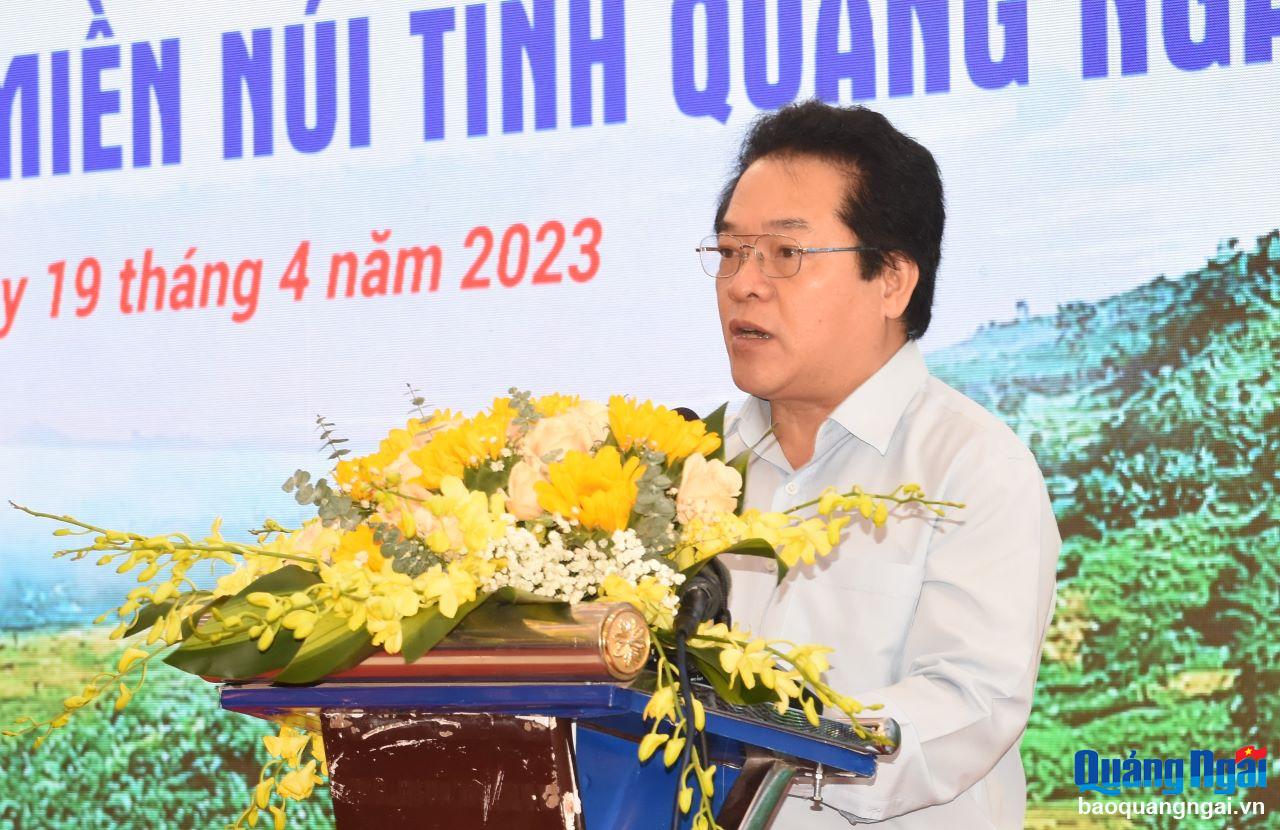 Phó Chủ tịch UBND tỉnh Võ Phiên phát biểu khai mạc hội nghị.