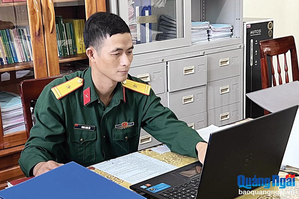 Thiếu tá Phan Hoài Ẩn.                                               Ảnh: Xuân Thiên