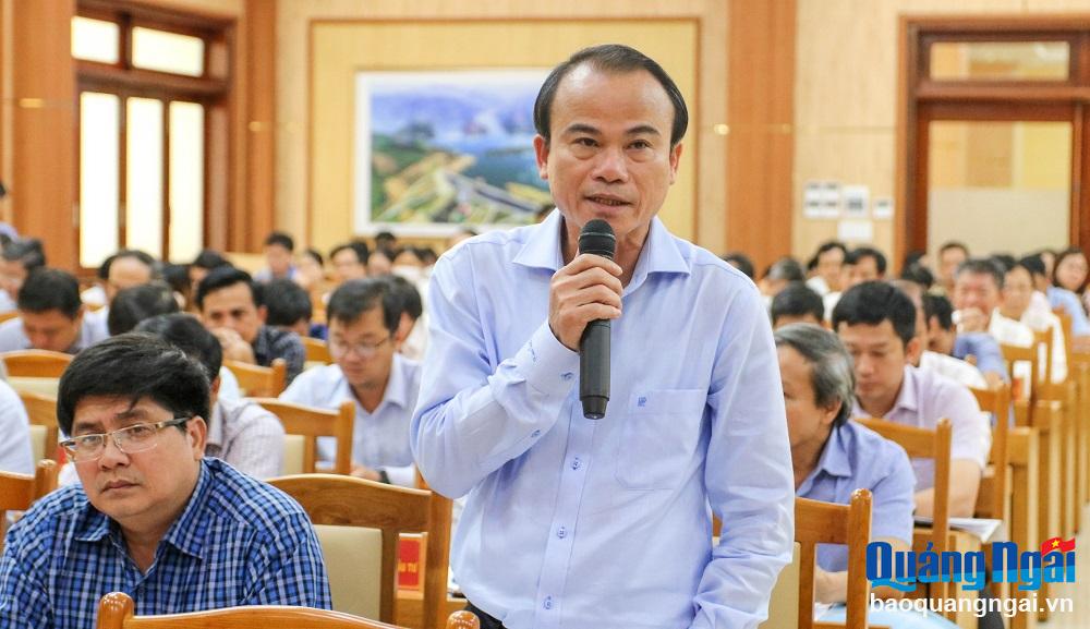 Giám đốc Sở GD&ĐT Nguyễn Ngọc Thái trả lời một số ý kiến, kiến nghị tại buổi đối thoại.