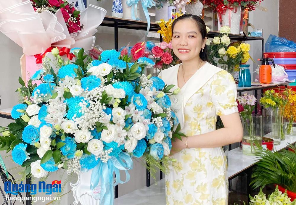 Chị Nguyễn Thị Thanh Ca đã thành công với cửa hàng kinh doanh hoa tươi. ẢNH: TRUNG ÂN