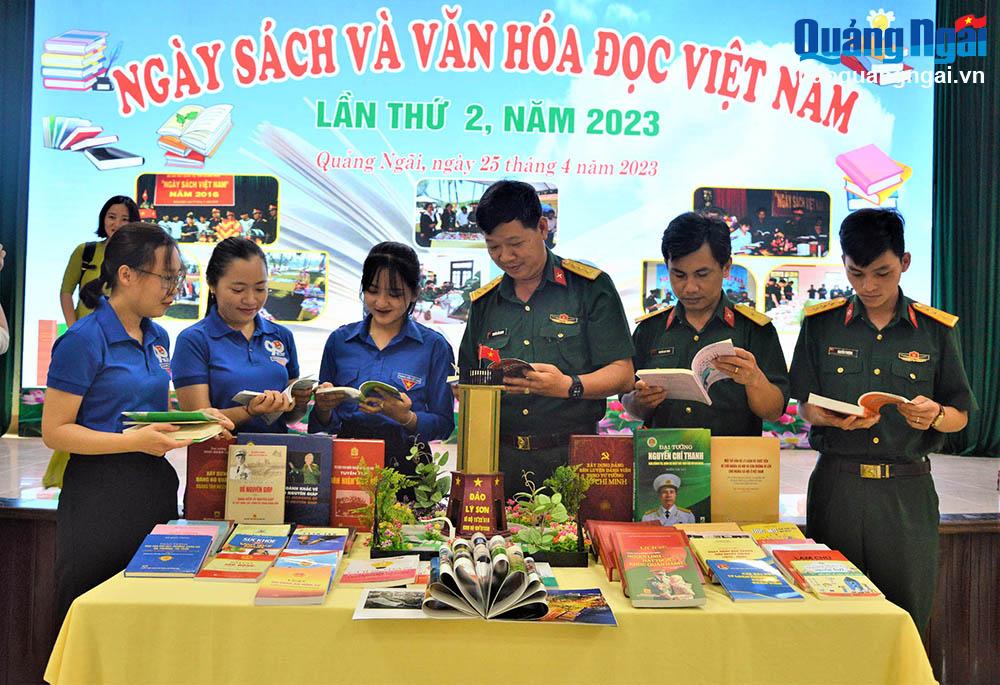Lực lượng vũ trang tỉnh: Hưởng ứng Ngày sách và Văn hóa đọc Việt Nam