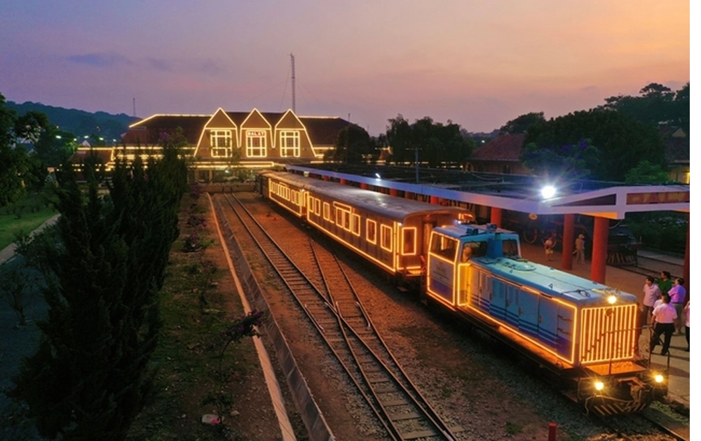 Khai trương đoàn tàu “Hành trình đêm Đà Lạt” tuyến Đà Lạt - Trại Mát