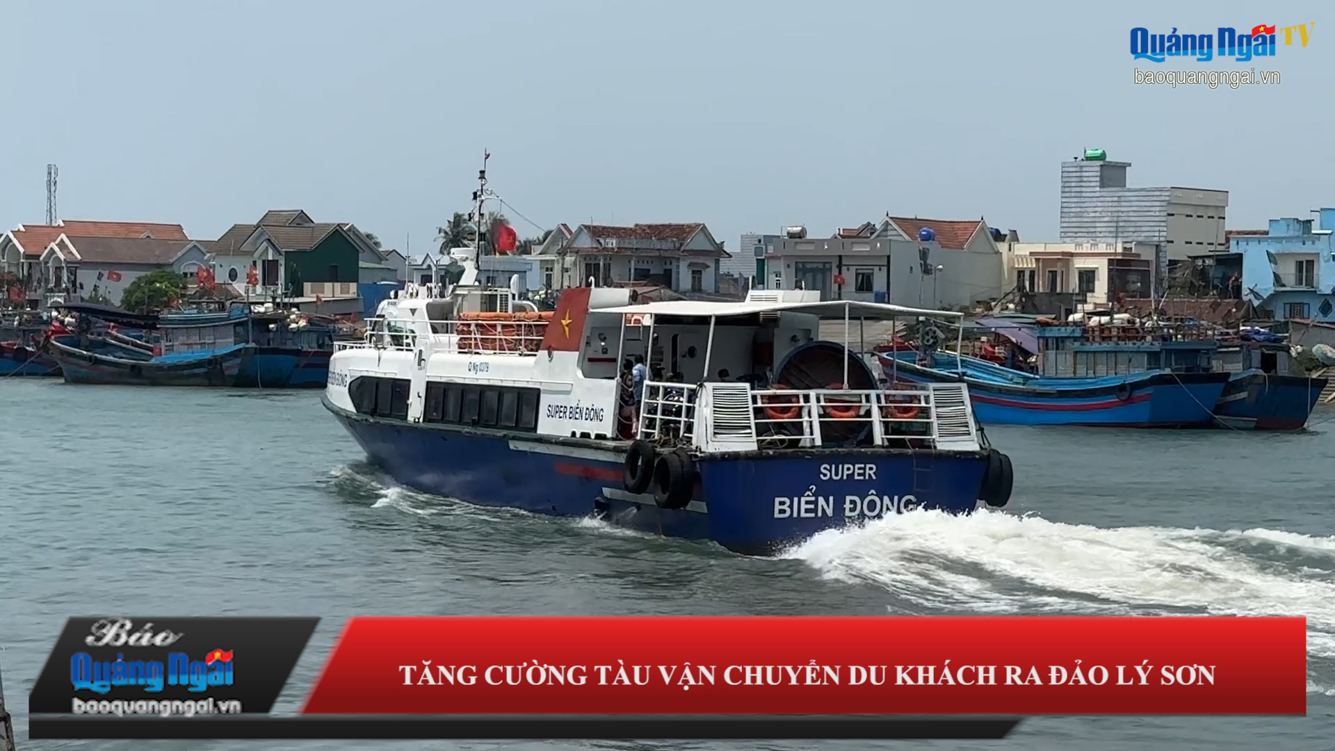 [Video]. Tăng cường tàu vận chuyển du khách ra đảo Lý Sơn