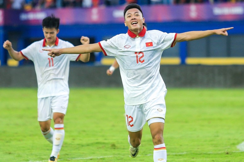 Thái Sơn ghi bàn nâng đôi cách biệt 2-0. (Ảnh: Thanh Xuân)

