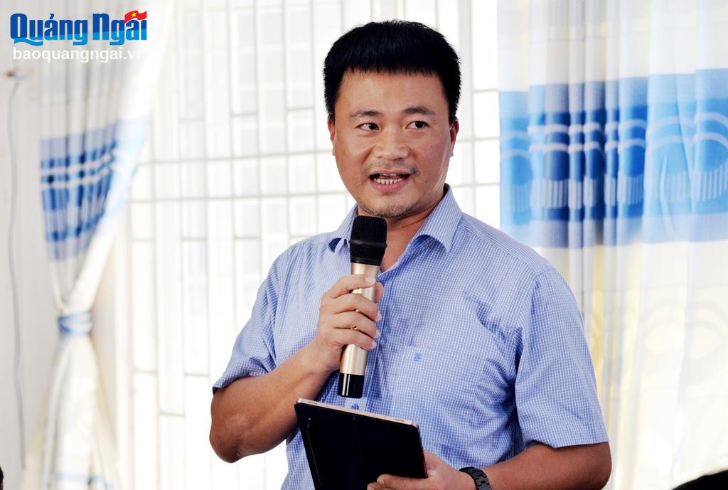 Chủ tịch UBND TP.Quảng Ngãi Trà Thanh Danh trực tiếp trao đổi, giải đáp một số thắc mắc của cử tri.