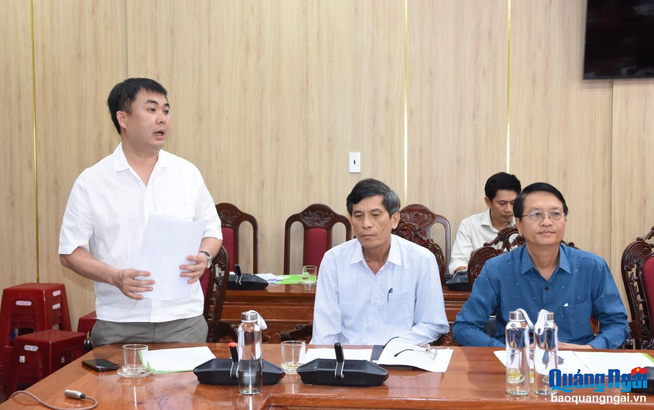 Đại diện Công ty CP  Môi trường đô thị Quảng Ngãi phát biểu tại cuộc họp.