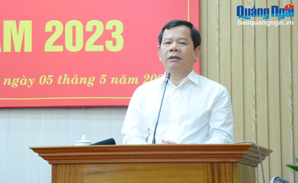 Chủ tịch UBND tỉnh Đặng Văn Minh phát biểu chỉ đạo phiên họp.