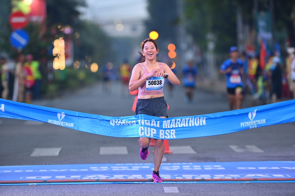 Nhà vô địch 5km nữ Huỳnh Thị Diễm.