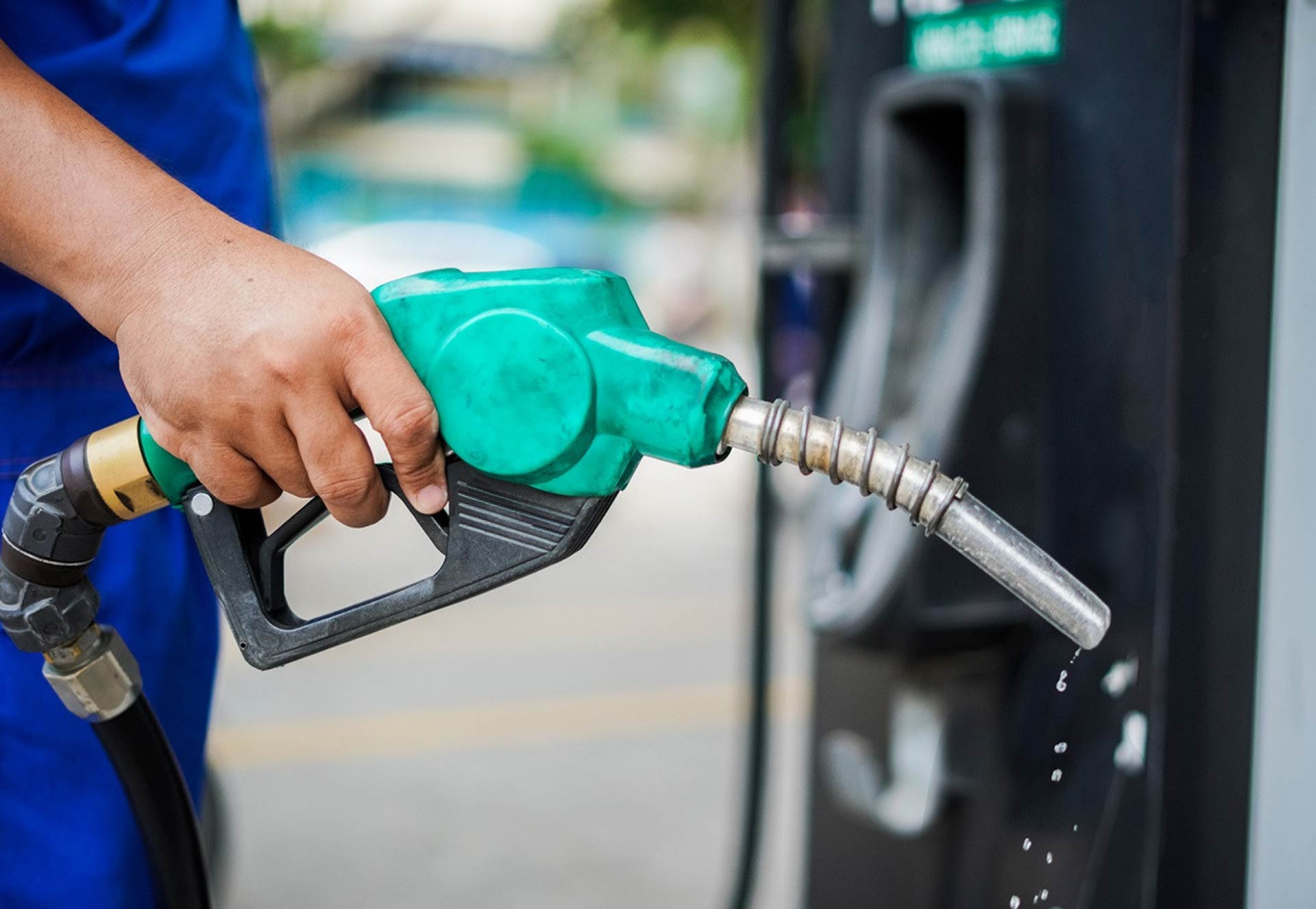 Giá xăng, dầu tiếp tục tăng, có loại tăng gần 2.000 đồng/lít