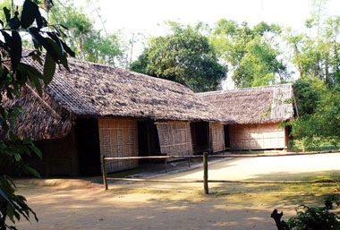 Căn nhà thuở thiếu thời Bác ở tại quê nội, Làng Sen 