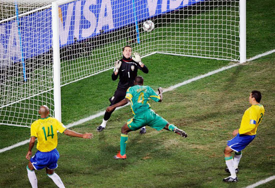 Nam Phi gây ra rất nhiều khó khăn cho Brazil - Ảnh: Getty