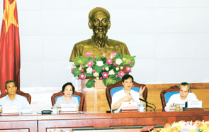 Thủ tướng Nguyễn Tấn Dũng phát biểu ý kiến kết luận phiên họp.