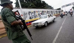 Tổng thống Colombia hôm nay (9/11) cho biết ông sẽ tìm kiếm sự giúp đỡ của Liên Hợp Quốc sau khi Tổng thống Venezuela Hugo Chavez chỉ đạo quân đội sẵn sàng “cho một cuộc chiến tranh" với Colombia.