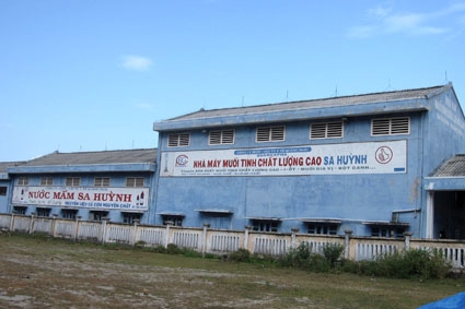 Nhà máy muối tinh chất lượng cao Sa Huỳnh - nơi hứa hạn tiêu thụ sản phẩm cho diêm dân nay đã ngừng hoạt động