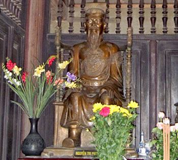  Tượng Nguyễn Tri Phương tại đền thờ ở Bắc Môn