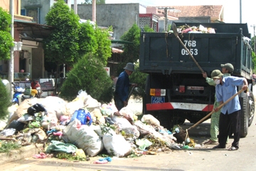 Thu gom rác thải ở Ba Tơ. 