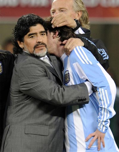 Dù chưa thể giúp Argentina với tới ngôi cao ở World Cup, Maradona vẫn để lại những dấu ấn tích cực nhất định trong 18 tháng làm HLV trưởng. Ảnh: AFP. 