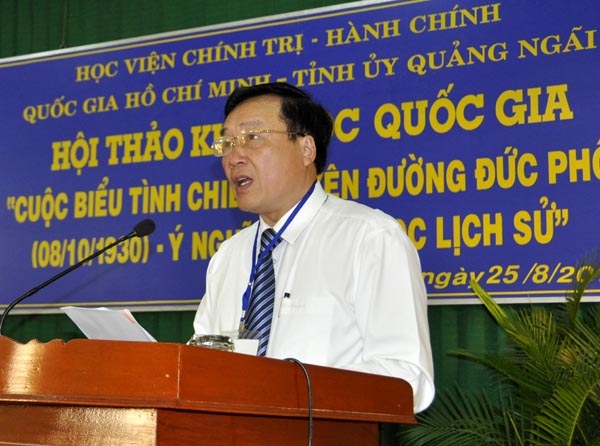 Đồng chí Nguyễn Hòa Bình-Bí thư Tỉnh ủy Quảng Ngãi phát biểu tại hội thảo
