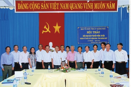 Các đại biểu tại Hội thảo biên soạn sách “Truyền thống 80 năm ngành Tổ chức xây dựng Đảng tỉnh Quảng Ngãi” (1930 - 2010). 