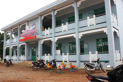 Trường mầm non Hương Sen vừa hoàn thành, đã đón nhận 131 cháu vào học tập, vui chơi.