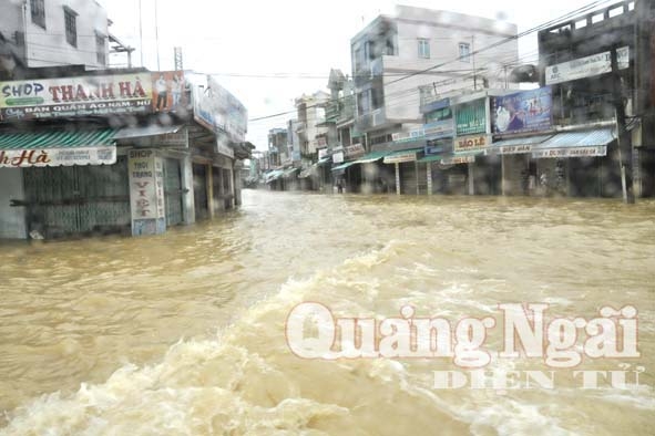Thị trấn Châu Ổ bị nước lũ nhấn chìm. 