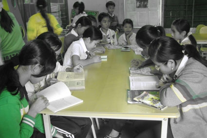  Cần dạy cho trẻ kỹ năng đọc sách ngay từ khi còn trên ghế nhà trường.