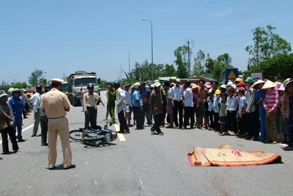 Vụ tai nạn lúc 11giờ 5 phút ngày 11/5/2010 làm chị Lê Thị Sen chết tại chỗ.