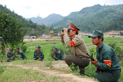Một buổi tuần tra của cán bộ, chiến sĩ LLVT huyện Sơn Tây.