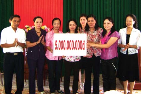 Trung ương Hội LHPN Việt Nam hỗ trợ phụ nữ Quảng Ngãi xây dựng mái ấm tình thương.