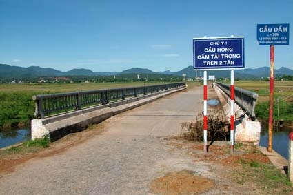 Cầu Dầm có chiều dài 36m tại Km1+471 trên tuyến Đồng Cát-Đạm Thủy;