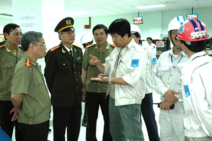   Lãnh đạo Công an tỉnh kiểm tra công tác an ninh tại Trung tâm Nhà máy lọc dầu Dung Quất