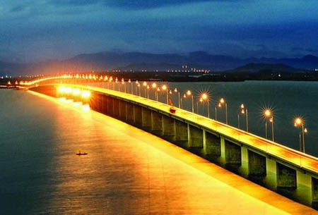  Cầu Thị Nại là cây cầu vượt biển dài nhất Việt Nam. Ảnh: Internet