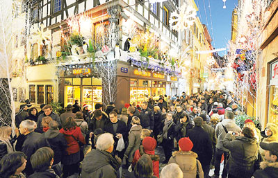 Các đường phố tại Pháp được trang hoàng lộng lẫy chào đón Noel.