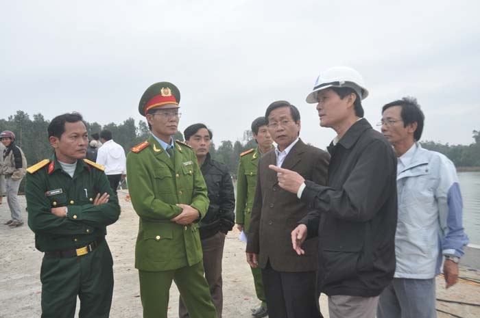 Phó Chủ tịch UBND tỉnh Phạm Như Sô có mặt tại hiện trường để chỉ đạo tìm kiếm nạn nhân mất tích.