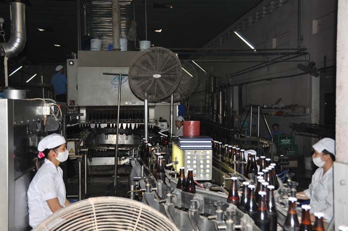 Dây chuyền sản xuất bia của Nhà máy Bia Dung Quất được đầu tư mới nhằm đáp ứng nhu cầu