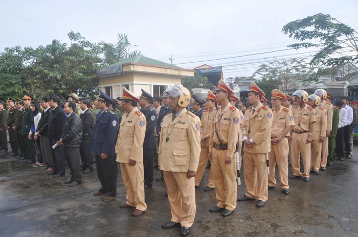 Công an Thành phố Quảng Ngãi làm lễ ra quân đảm bảo TTATGT trong dịp Tết
