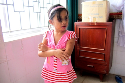 Tinh thần và sức khỏe của bé Nguyễn Thục Phi đang dần hồi phục