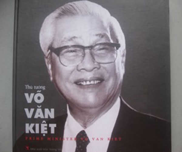  Bìa cuốn sách (Ảnh: vietnamplus.vn)